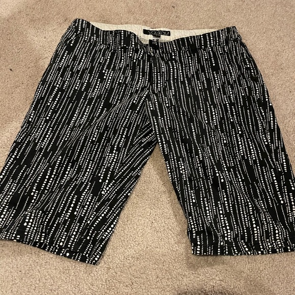 Volcom shorts - Picture 1 of 3
